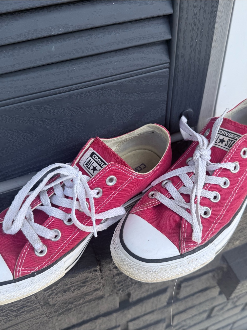 Converse Low Top Sneakers in Red